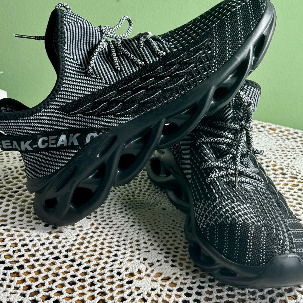 Men’s Space-Walk Black/Gray Combo Comfort Plus Soles Size 10M Trendy sku 816